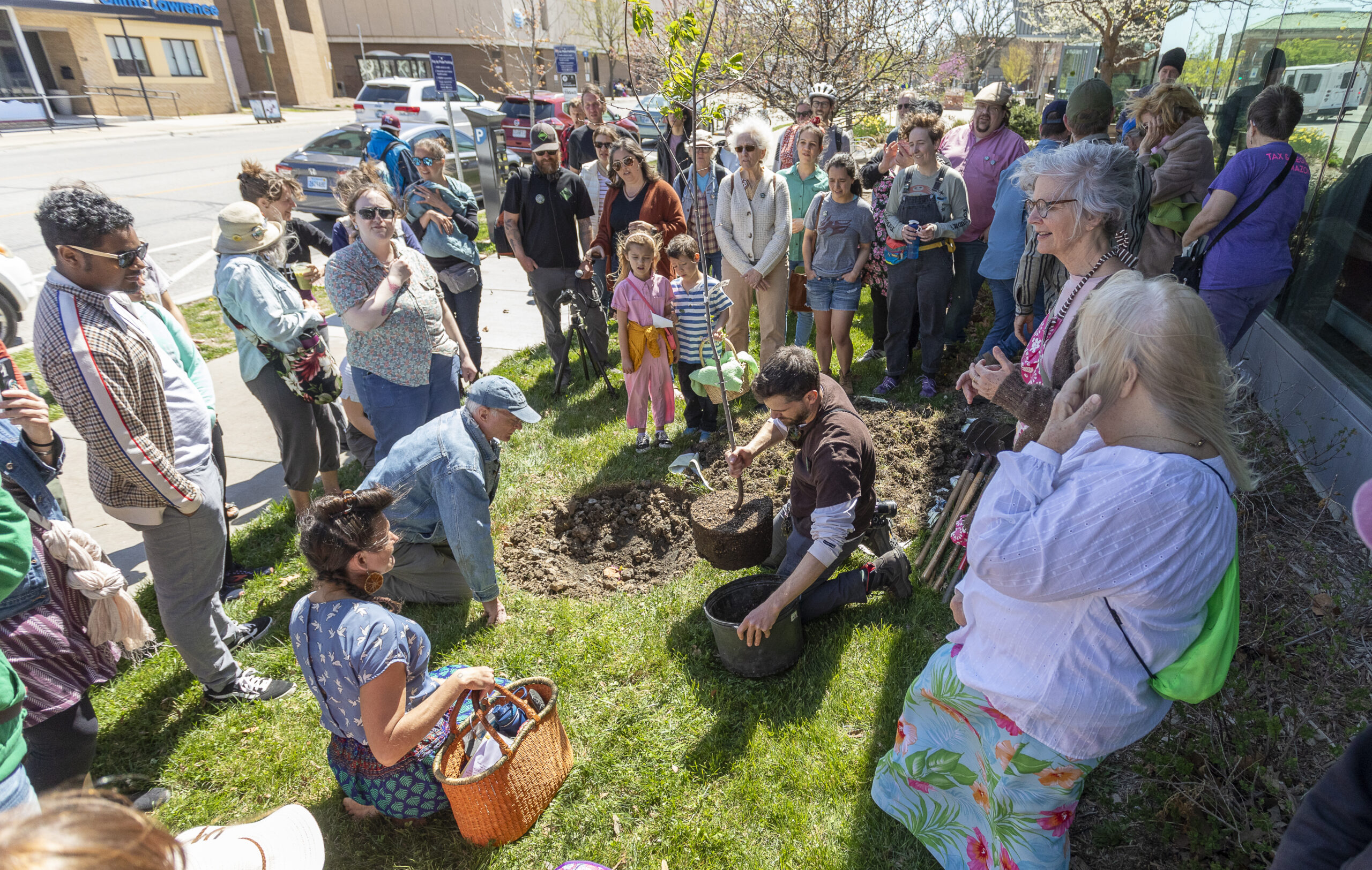 Fruit trees planted around Lawrence Public Library, courtesy of Rocket Grant project | News, Sports, Jobs - Lawrence Journal-World: news, information, headlines and events in Lawrence, Kansas - Vimarsana News